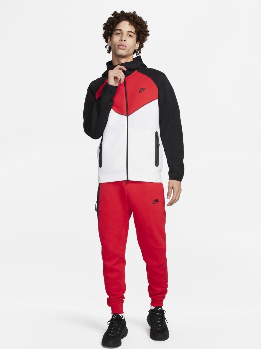 🔥 Nike Sportswear Tech Fleece Joggers – University Red